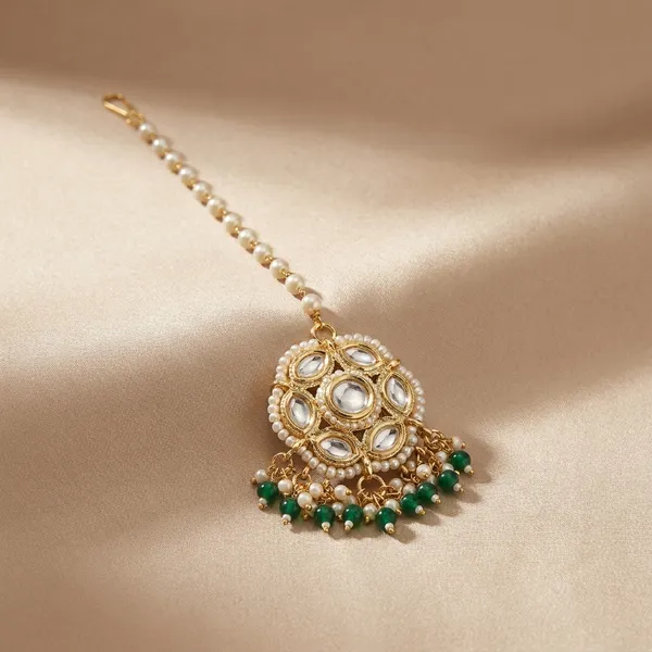Traditional_Golden_Maang_Tikka_with_Pearl_Chain_and_Kundan_Work