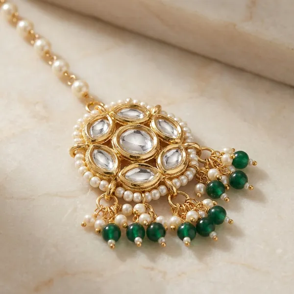 Traditional_Golden_Maang_Tikka_with_Pearl_Chain_and_Kundan_Work