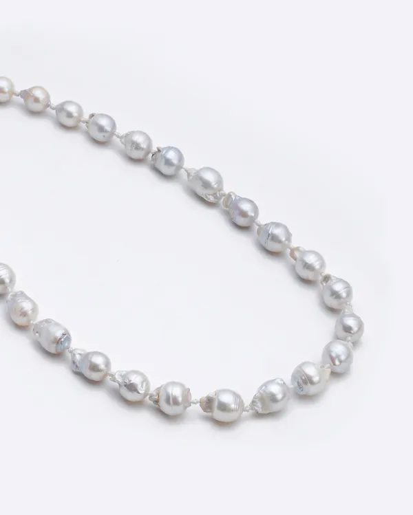 Basraa_White_Baroque_Pearl_Necklace