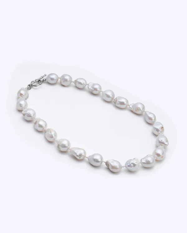 Basraa_White_Baroque_Pearl_Necklace