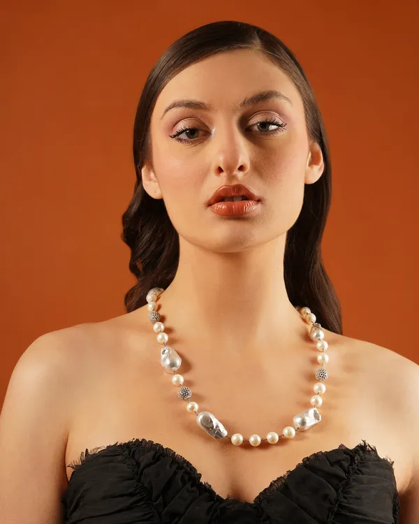 Basraa_Silver_Baroque_Pearl_Necklace