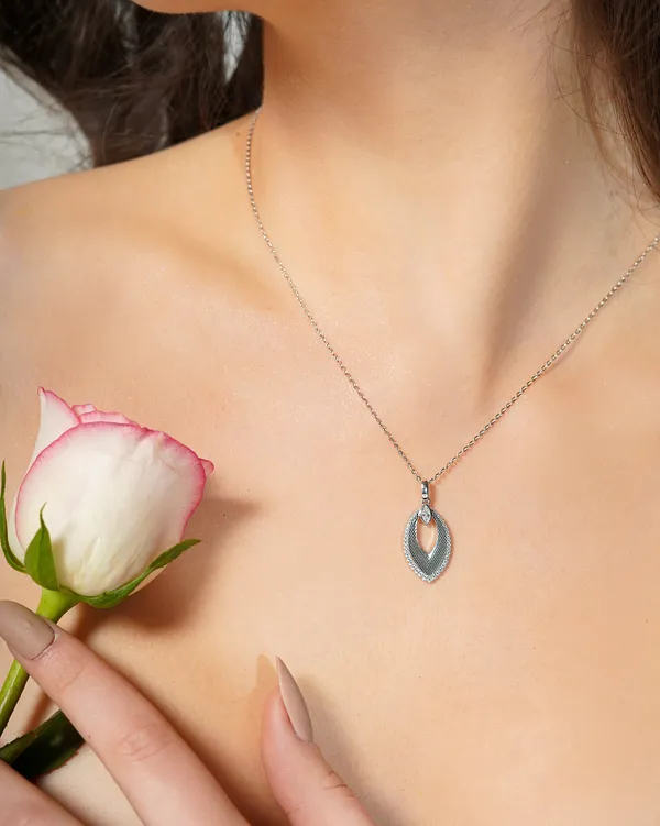 Basraa_Textured_Leaf_Drop_Necklace
