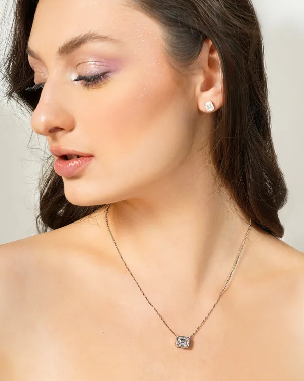 Emerald_Cut_Moissanite_Solitaire_Necklace