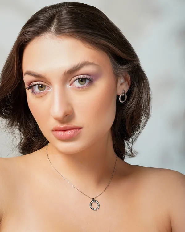 Basraa_Circle_Halo_Necklace_Stud_Set