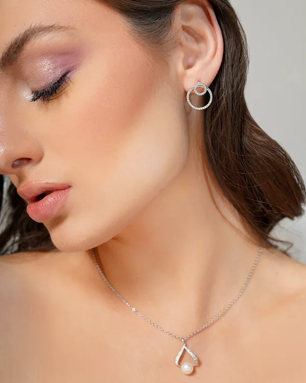 Radiant_Grace_Pearl_Necklace