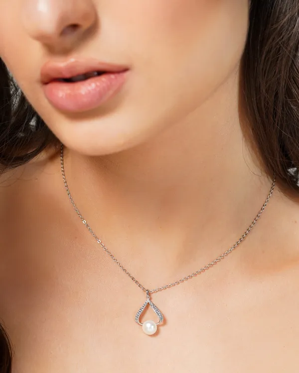 Radiant_Grace_Pearl_Necklace