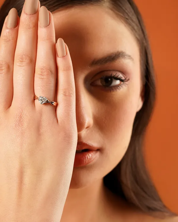Radiance_Heart_Solitaire_Moissanite_Ring