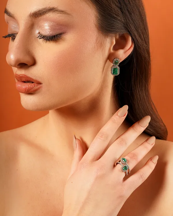 Basraa_Emerald_Duo_Halo_Moissanite_Ring