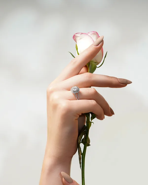 Basraa_Halo_Cushion_Split_Shank_Ring