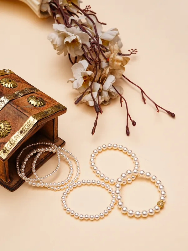 Regalia_Pearl_Cuff