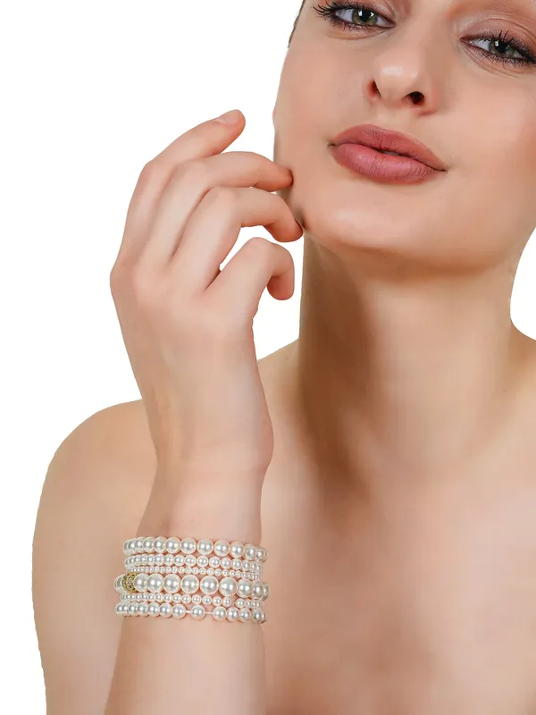 Regalia_Pearl_Cuff
