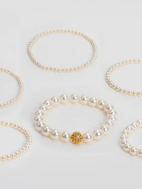 Regalia_Pearl_Cuff