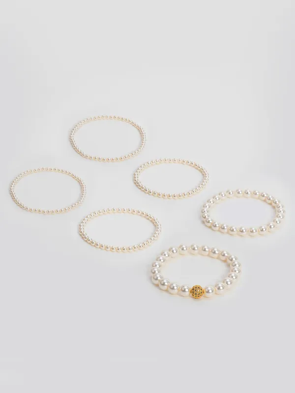 Regalia_Pearl_Cuff
