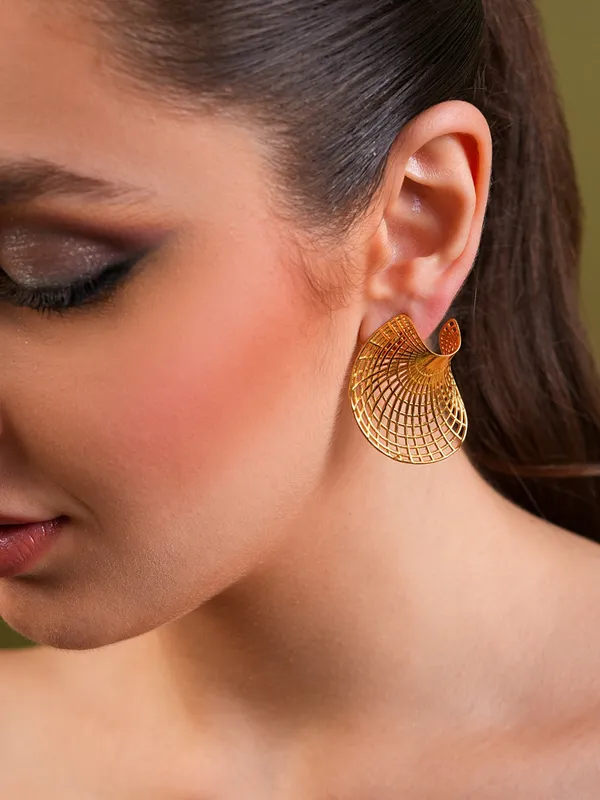 Golden_Aura_Shell_Earrings
