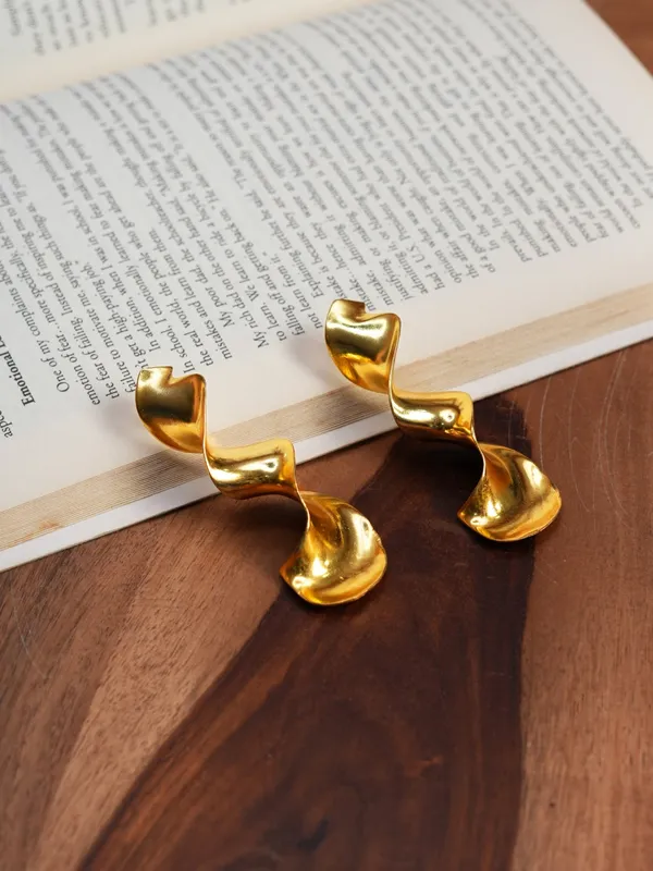 Golden_Ripple_Flow_Earrings