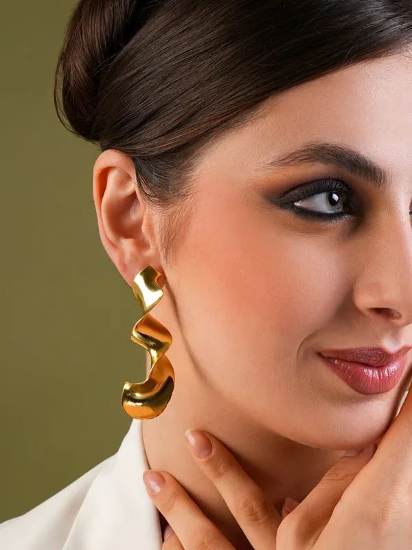 Golden_Ripple_Flow_Earrings