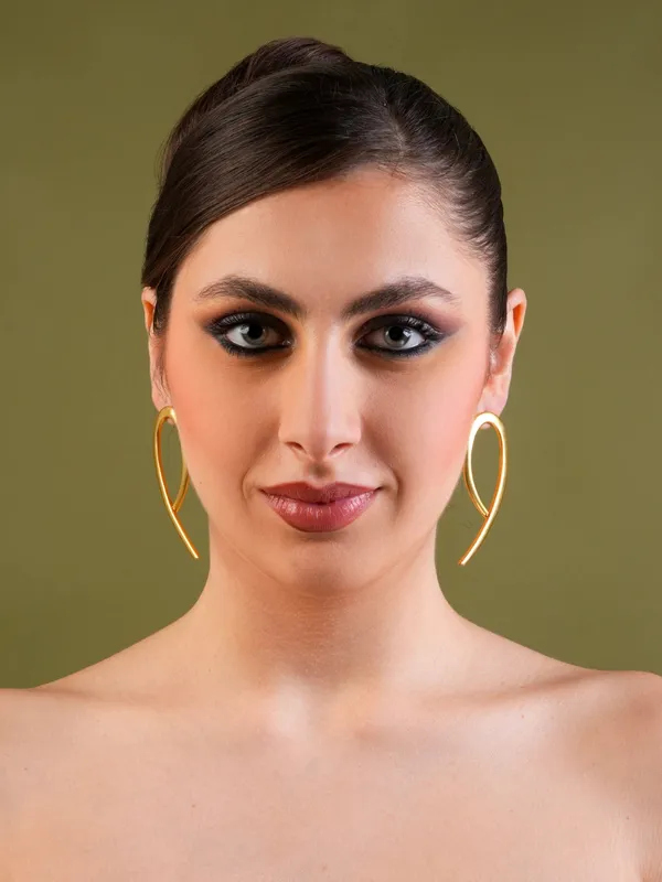 Golden_Whisper_Curve_Earrings