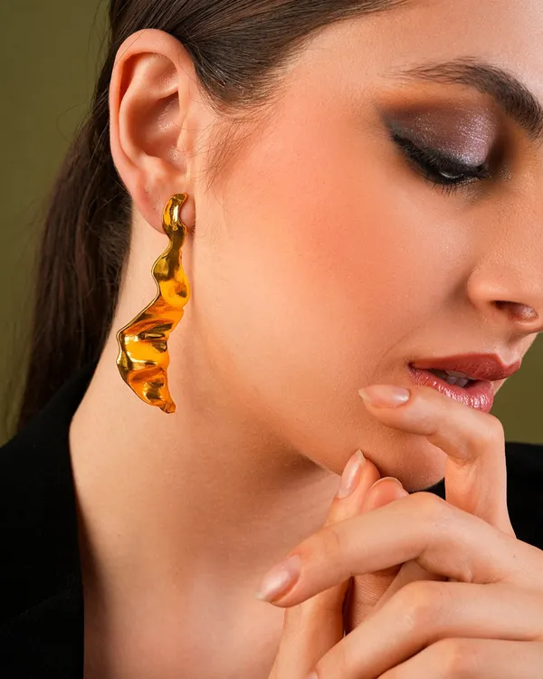 Gilded_Flame_Drop_Earrings