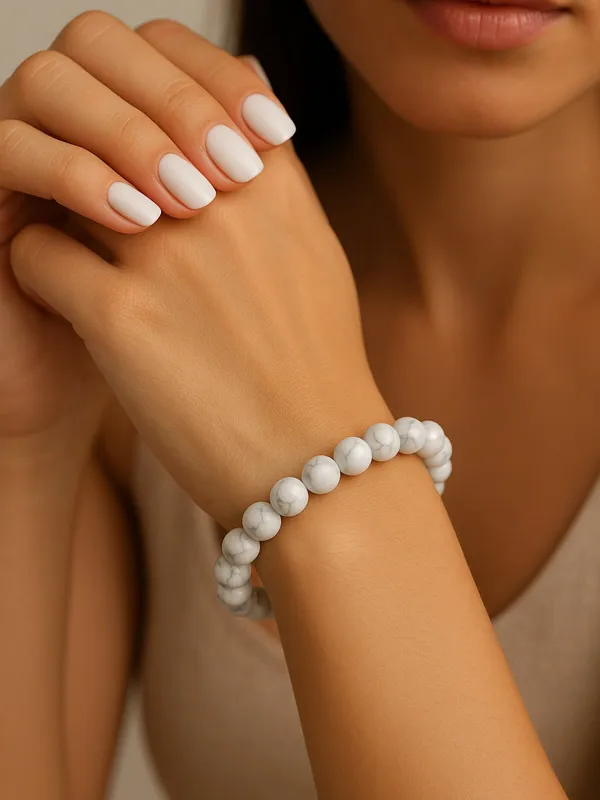 Snow_Vein_Howlite_Healing_Stone_Bracelet_for_Calmness_&_Everyday_Elegance