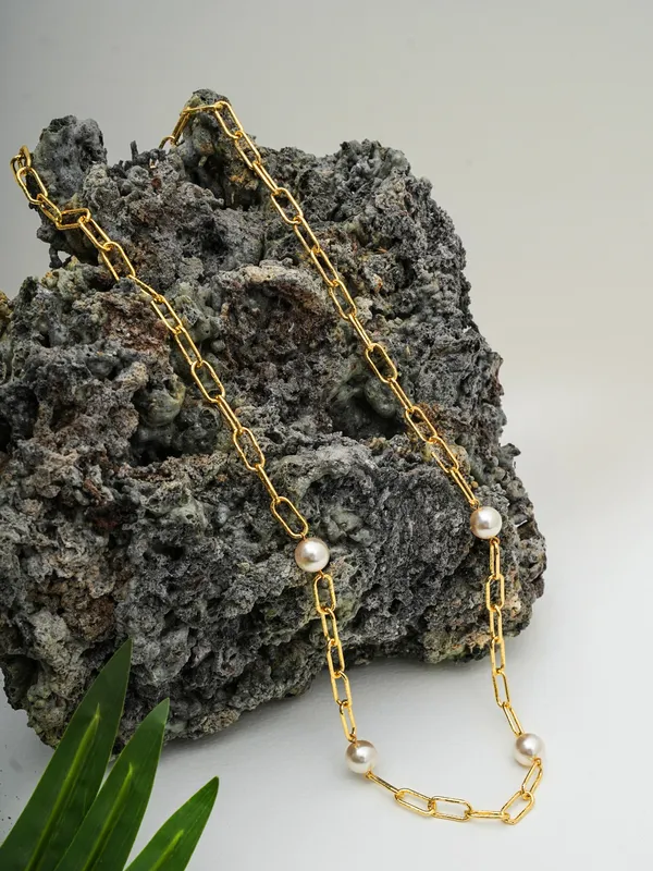 Basraa_Pearl_Link_Chain_Necklace_18K_Gold_Plated_Modern_Luxury