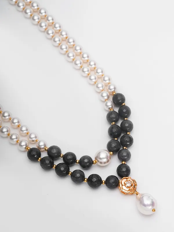 Dual_Tone_Basraa_Pearl_Agate_Layered_Necklace_Gold_Floral_Pendant_Accent