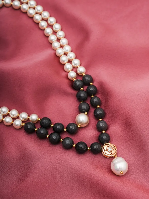 Dual_Tone_Basraa_Pearl_Agate_Layered_Necklace_Gold_Floral_Pendant_Accent