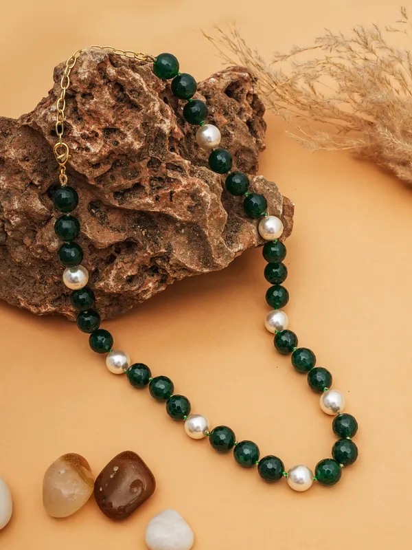 Basraa_Emerald_Green_Agate_Pearl_Necklace