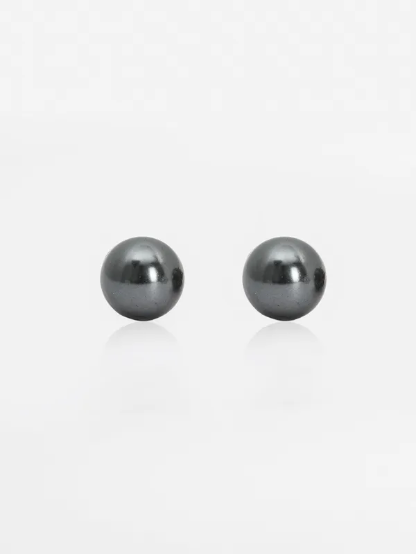Basraa_Golden_Black_Pearl_Stud_Earrings