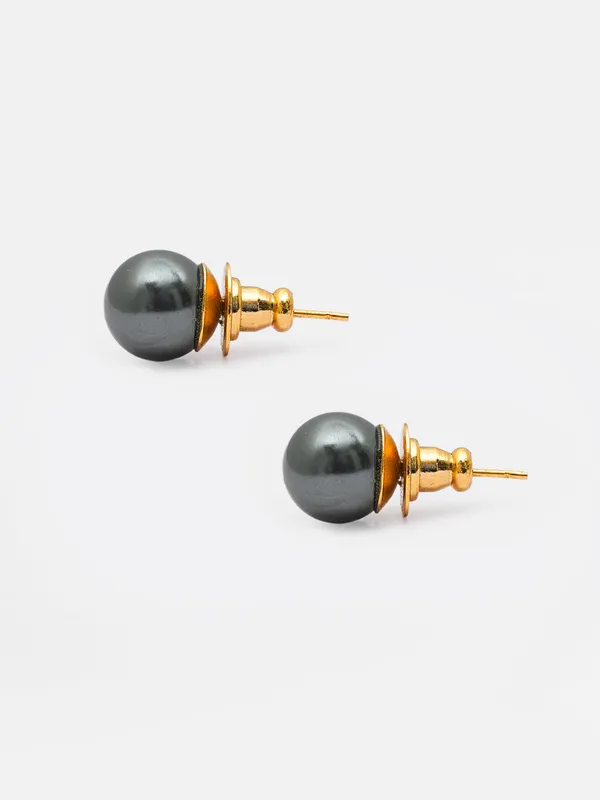 Basraa_Golden_Black_Pearl_Stud_Earrings