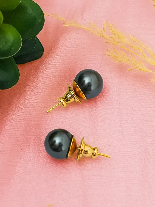 Basraa_Golden_Black_Pearl_Stud_Earrings