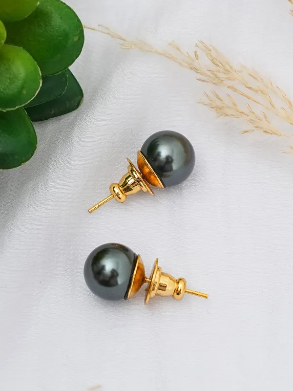 Basraa_Golden_Black_Pearl_Stud_Earrings
