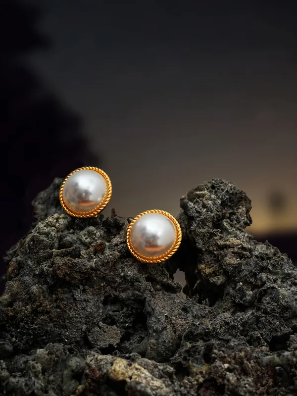 Basraa_White_Pearl_Stud_Earrings_With_Golden_Rope_Frame