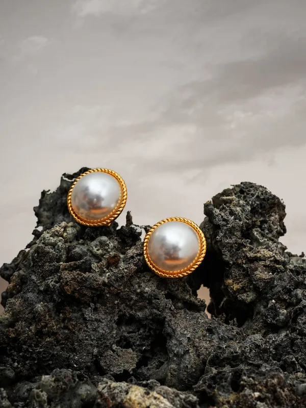 Basraa_White_Pearl_Stud_Earrings_With_Golden_Rope_Frame