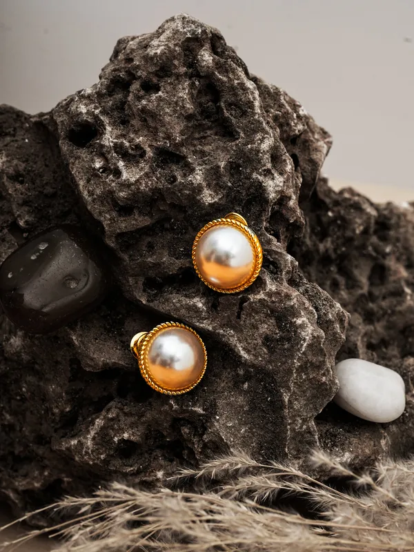 Basraa_White_Pearl_Stud_Earrings_With_Golden_Rope_Frame