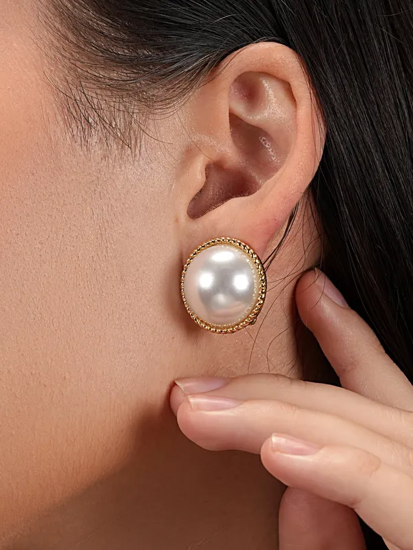 Basraa_White_Pearl_Stud_Earrings_With_Golden_Rope_Frame