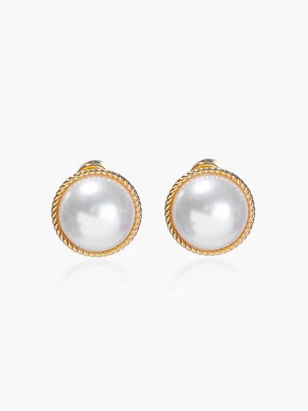 Basraa_White_Pearl_Stud_Earrings_With_Golden_Rope_Frame