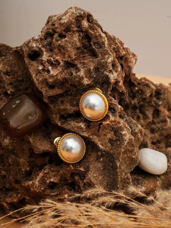 Basraa_White_Pearl_Stud_Earrings_With_Golden_Rope_Frame
