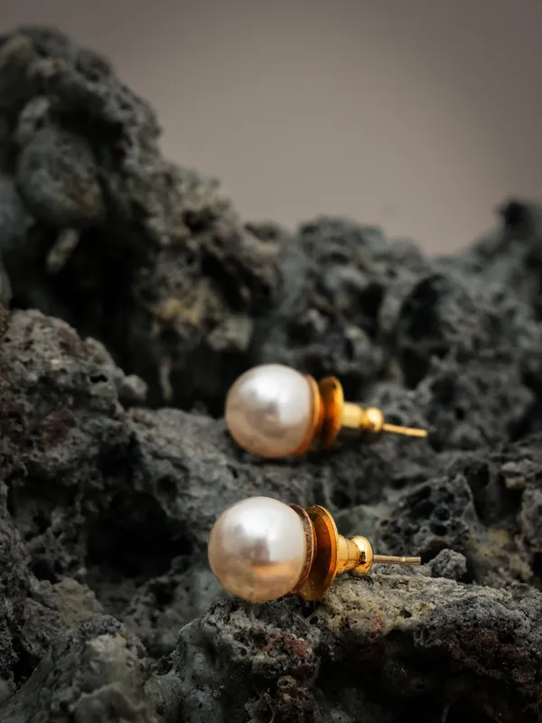 Basraa_Classic_White_Pearl_Stud_Earrings_In_Golden_Finish
