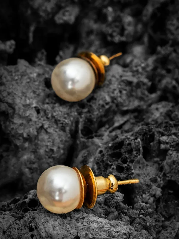 Basraa_Classic_White_Pearl_Stud_Earrings_In_Golden_Finish