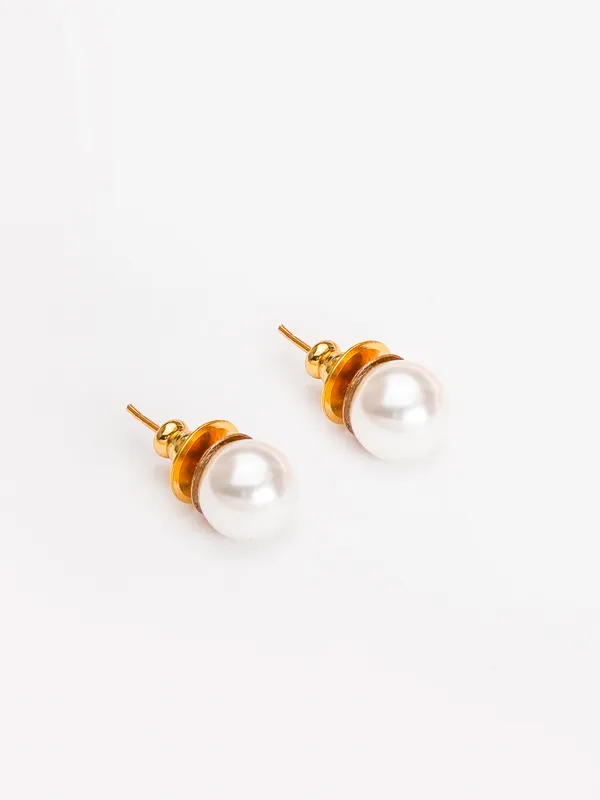 Basraa_Classic_White_Pearl_Stud_Earrings_In_Golden_Finish