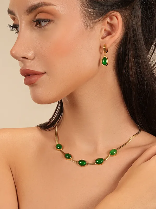Basraa_Emerald_Glow_Necklace_18K_Gold_Plated_Choker