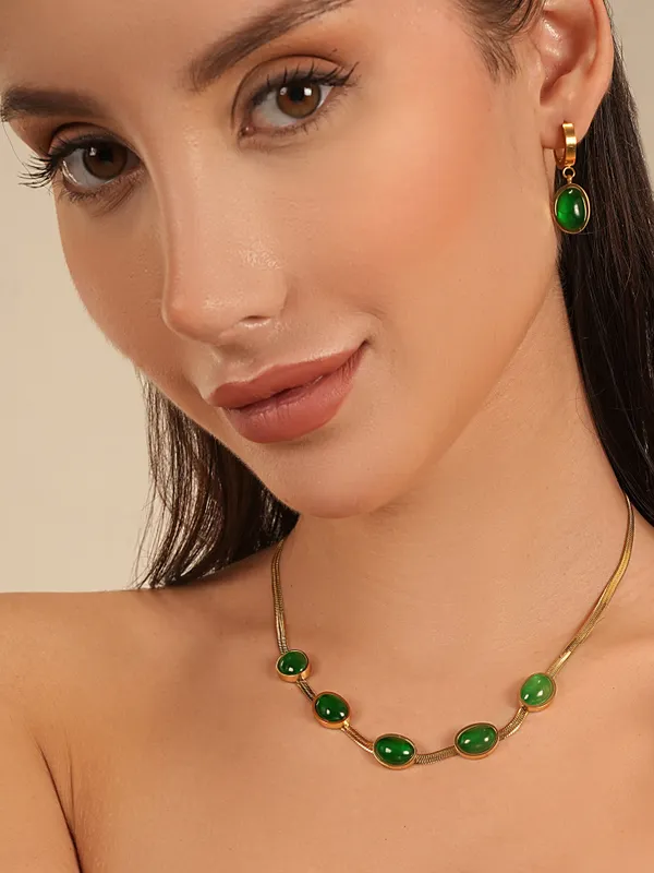 Basraa_Emerald_Glow_Necklace_18K_Gold_Plated_Choker