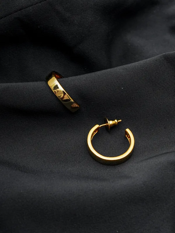Golden_Luxe_Hoop_Earrings_18K_Gold_Plated_Minimal_Hoops