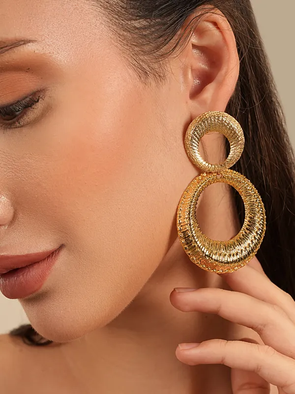 Dual_Circle_Textured_Gold_Plated_Statement_Earrings_Basraa_Luxe_Edition