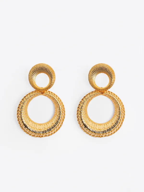 Dual_Circle_Textured_Gold_Plated_Statement_Earrings_Basraa_Luxe_Edition