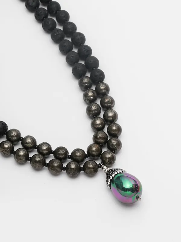 Black_Lava_Stone_Pyrite_Layered_Necklace_With_Shell_Pearl_Pendant_Basraa_Luxe_Collection