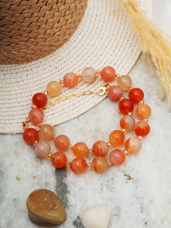 Sunset_Orange_Agate_Beaded_Necklace_With_Gold_Plated_Chain_Basraa_Gemstone_Collection
