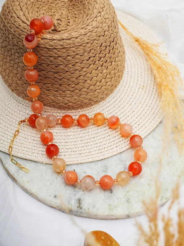 Sunset_Orange_Agate_Beaded_Necklace_With_Gold_Plated_Chain_Basraa_Gemstone_Collection