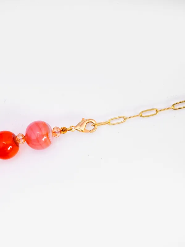 Sunset_Orange_Agate_Beaded_Necklace_With_Gold_Plated_Chain_Basraa_Gemstone_Collection