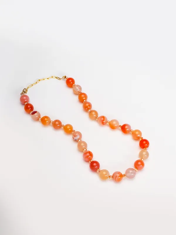 Sunset_Orange_Agate_Beaded_Necklace_With_Gold_Plated_Chain_Basraa_Gemstone_Collection